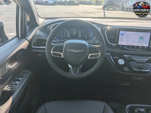 2025 Chrysler Pacifica Select - Photo 13