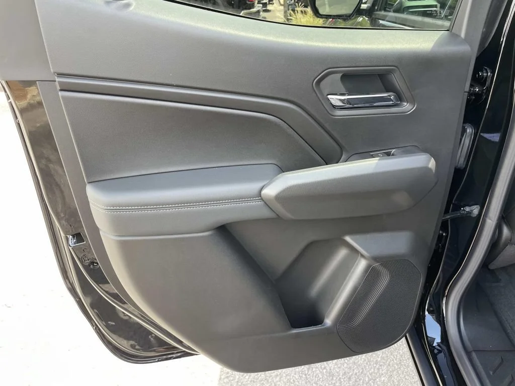 New 2026 Onyx Black GMC Elevation image 13