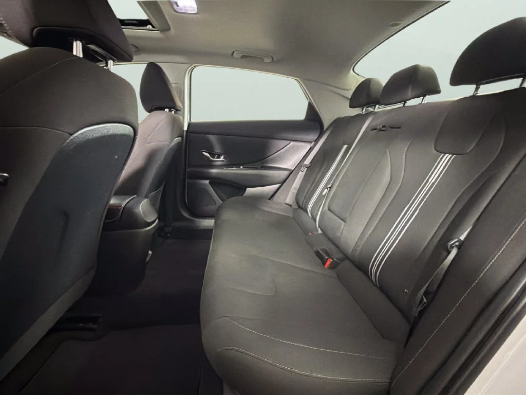 Used 2024 White Hyundai SEL image 27