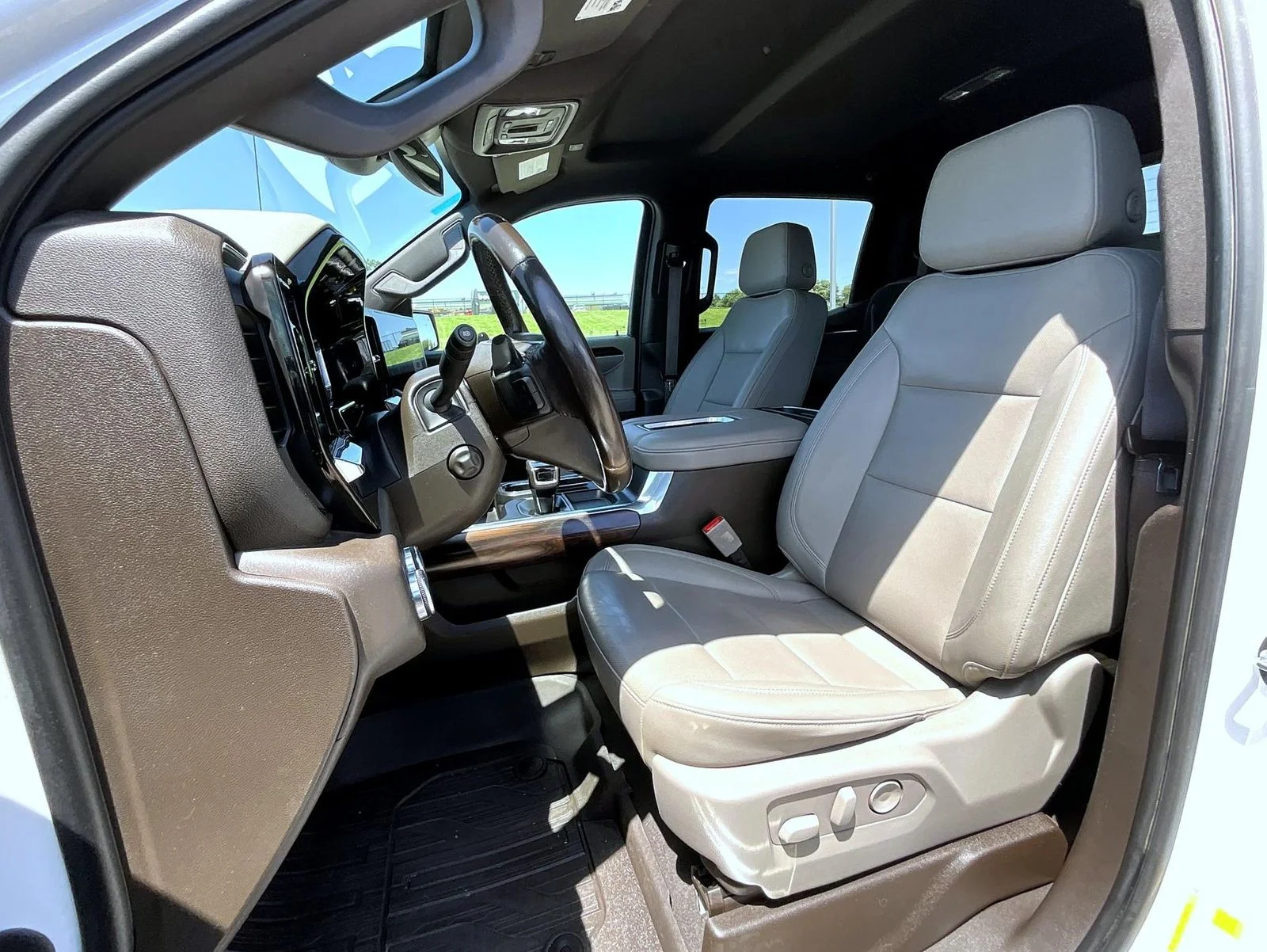 Used 2022 White GMC SLT image 10