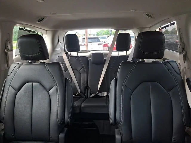 Used 2022 Gray Chrysler Touring L image 19