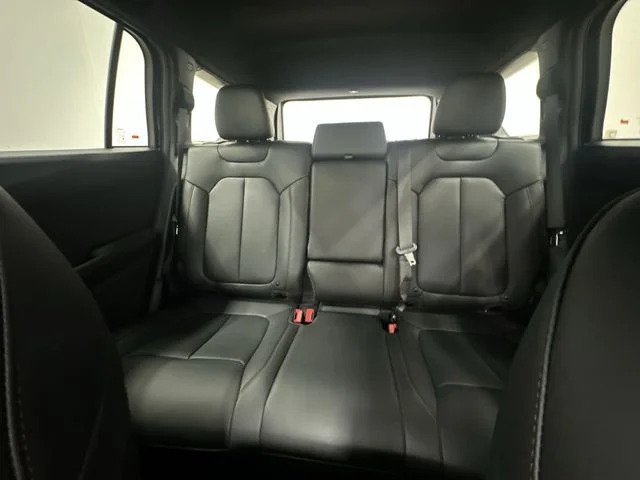New 2026 Diamond Black Crystal Pearl-Coat Exterior Paint Jeep Limited image 25