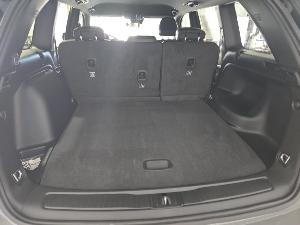 New 2027 Gray Jeep Laredo Altitude image 9