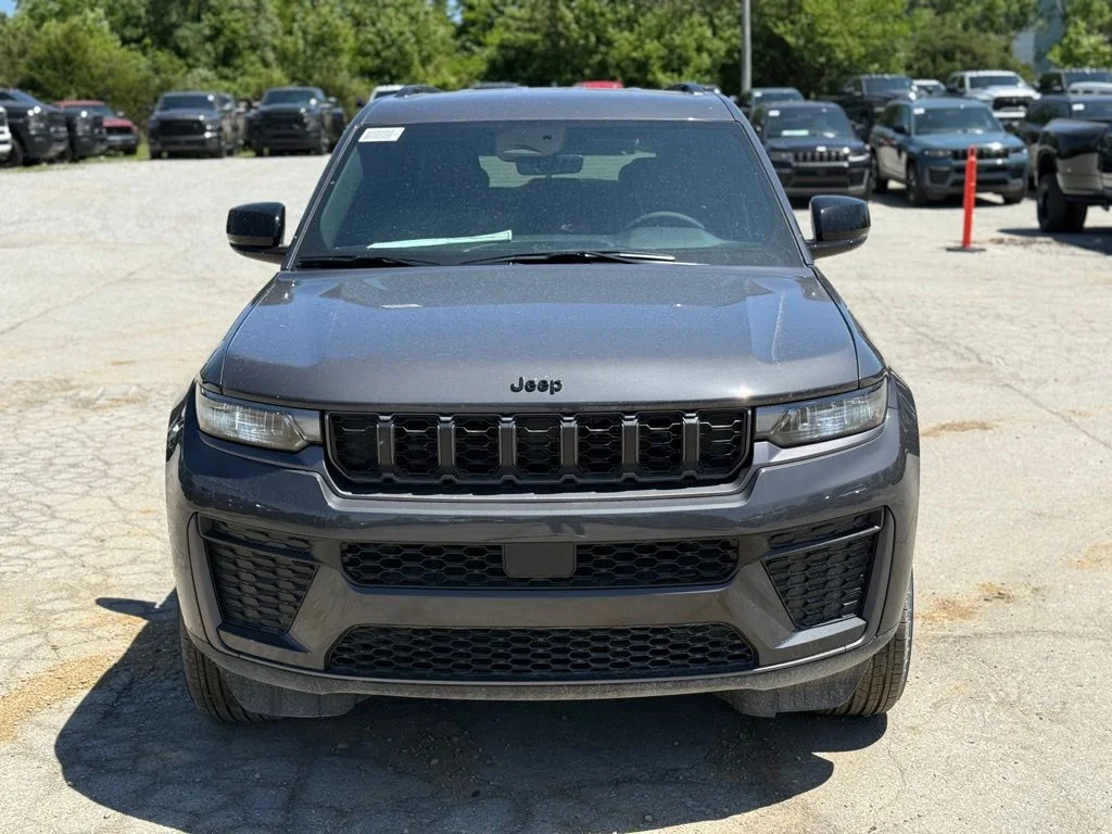 New 2026 Baltic Gray Metallic Clear-Coat Exterior Paint Jeep Altitude image 3