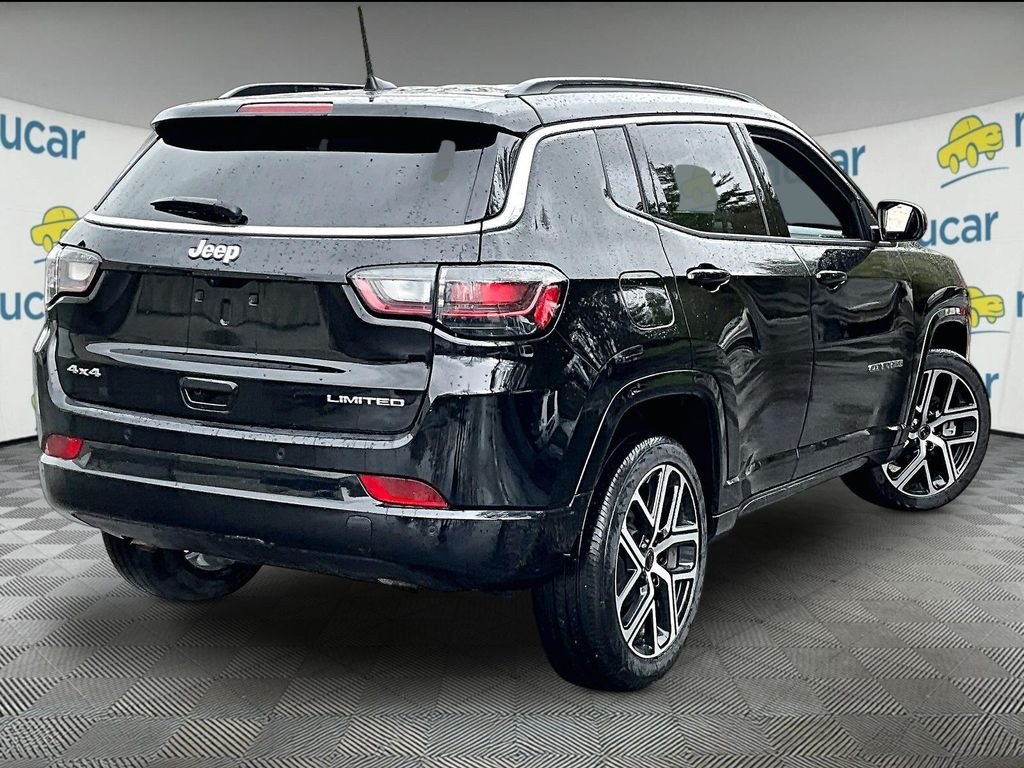 Used 2025 Diamond Black Crystal Pearlcoat Jeep Limited image 6