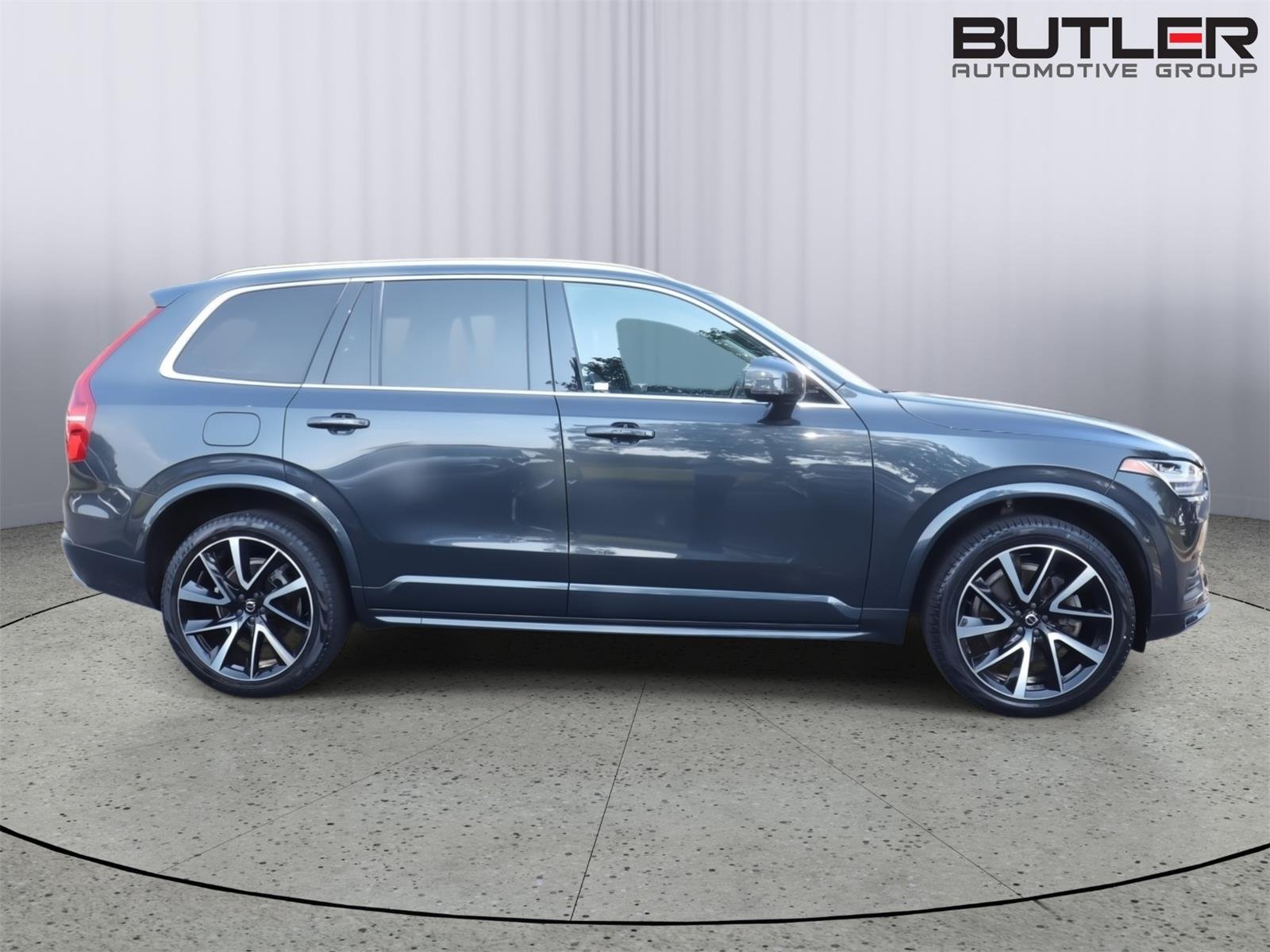 Used 2022 Savile Grey Metallic Volvo Momentum image 7