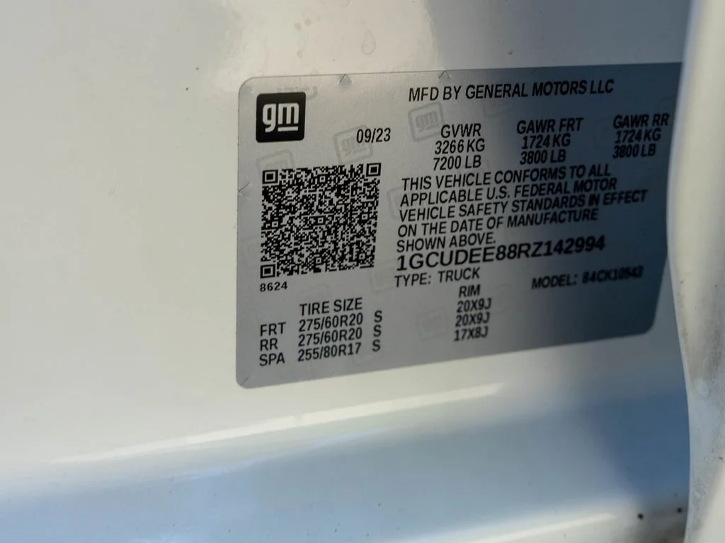 Used 2024 White Chevrolet RST image 37