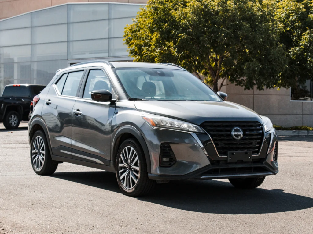 Used 2024 Boulder Gray Pearl Nissan SR image 3
