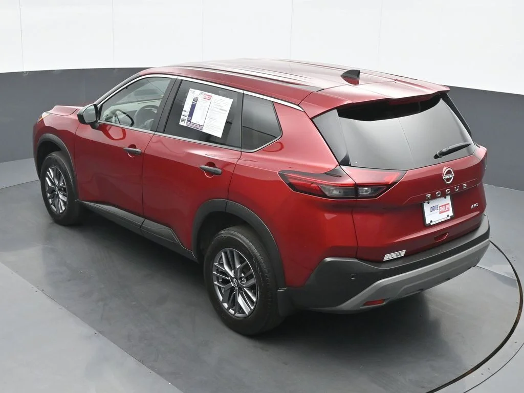 Used 2023 Red Nissan S image 27