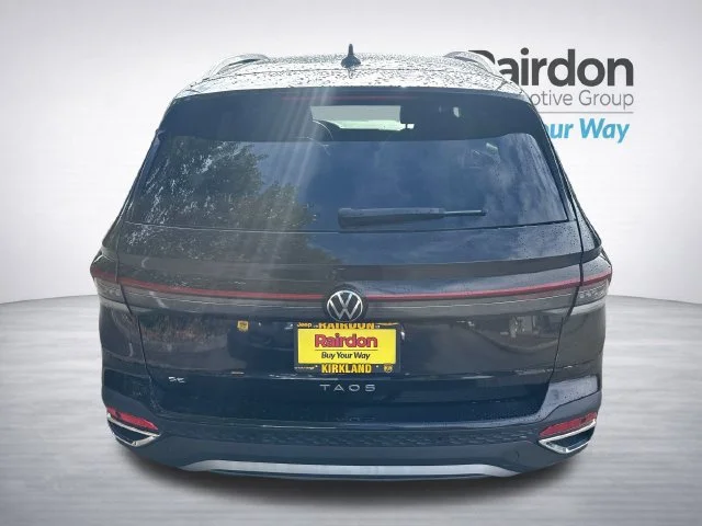 Used 2025 Deep Black Pearl Volkswagen 1.5T SE image 6