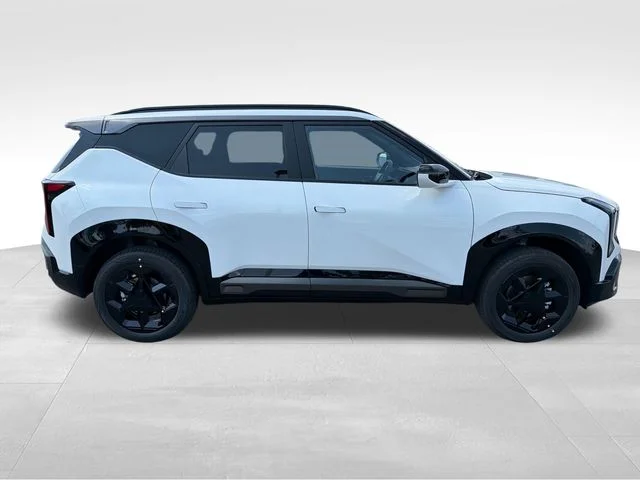 New 2027 White Kia X-Line S image 8