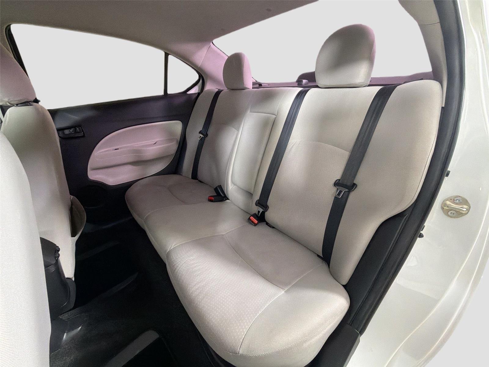 Used 2019 Pearl White Mitsubishi ES image 21