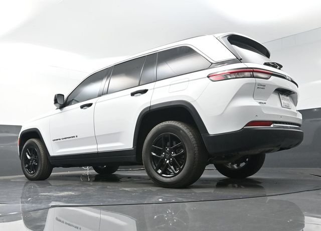 Used 2024 White Jeep Laredo X image 36