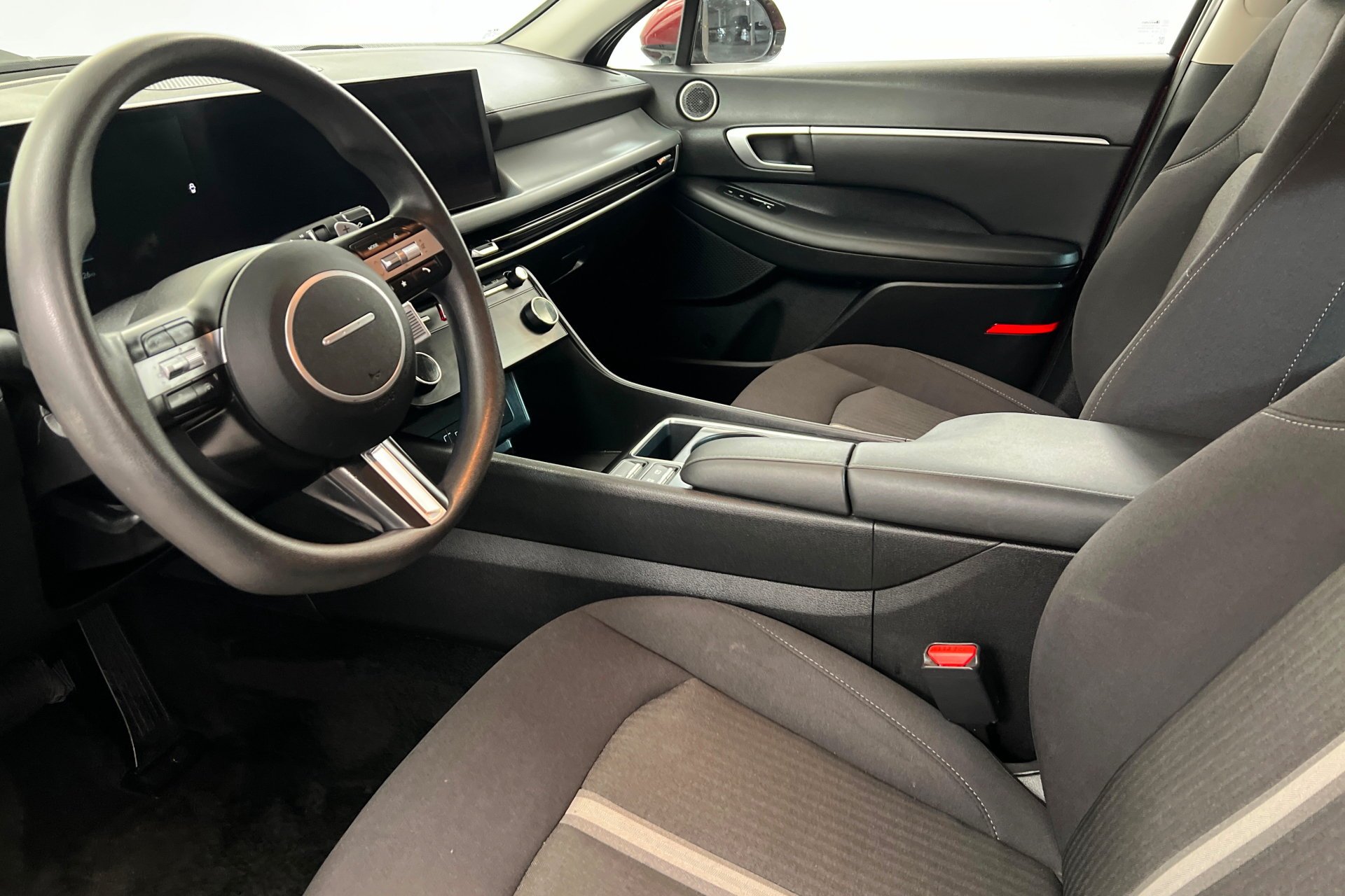 Used 2024 Ultimate red Hyundai SEL image 16