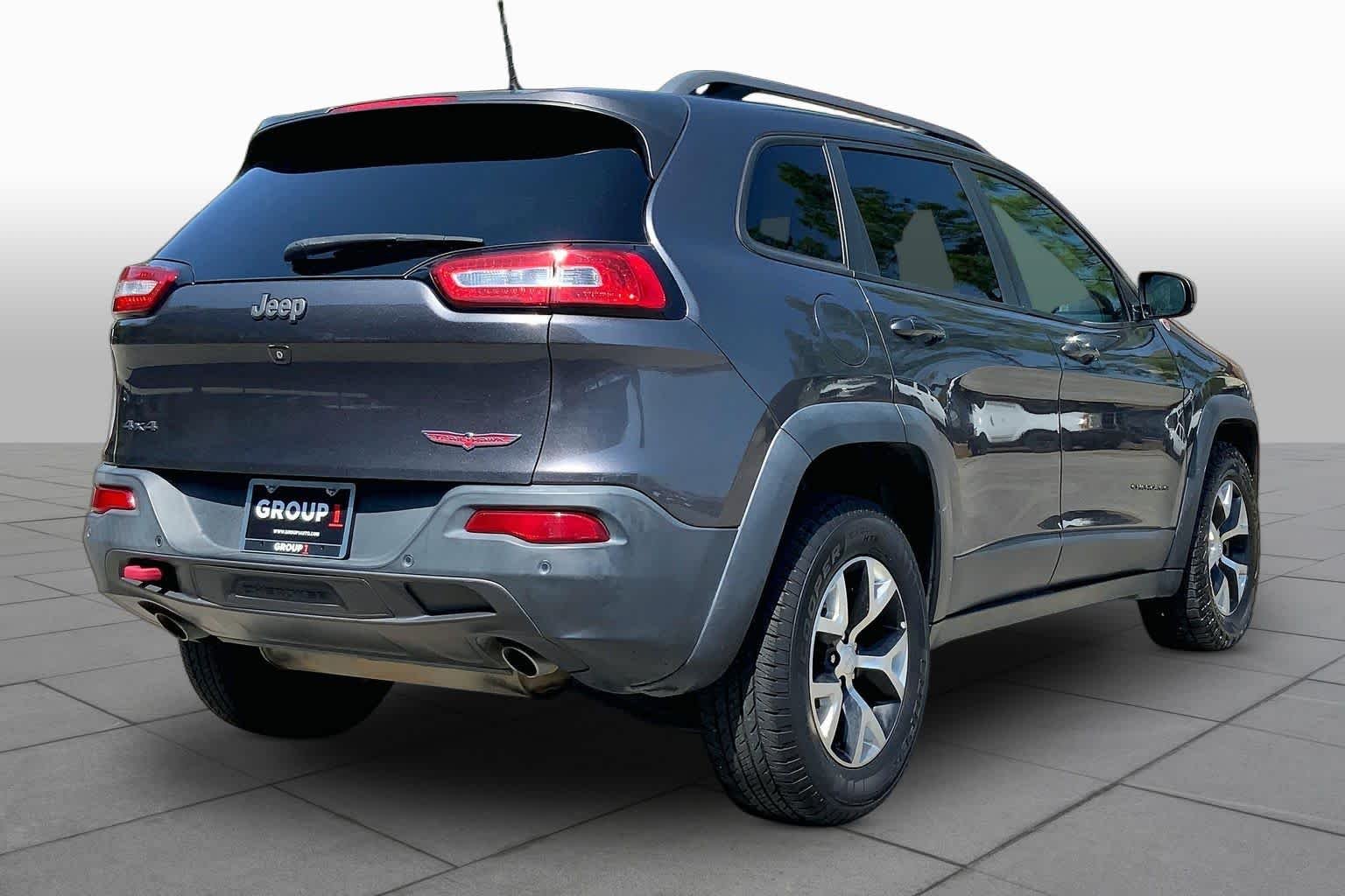 Used 2018 Granite Crystal Metallic Clearcoat Jeep Trailhawk image 13