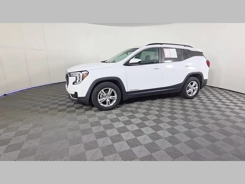 Used 2022 Summit White GMC SLE image 49