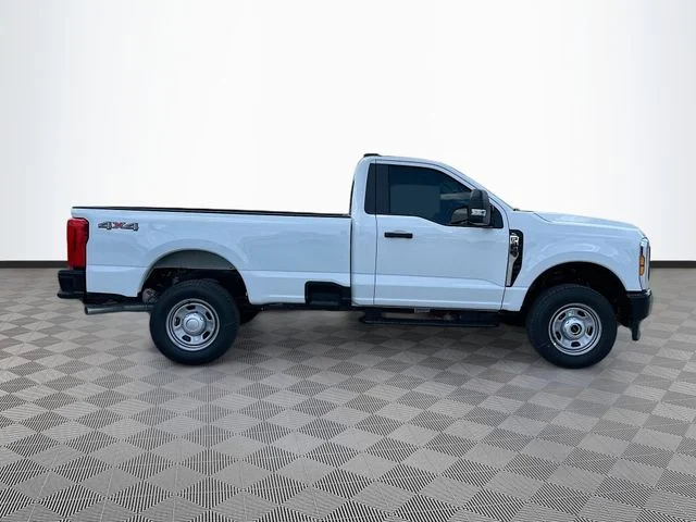 New 2025 Oxford White Ford XL image 4