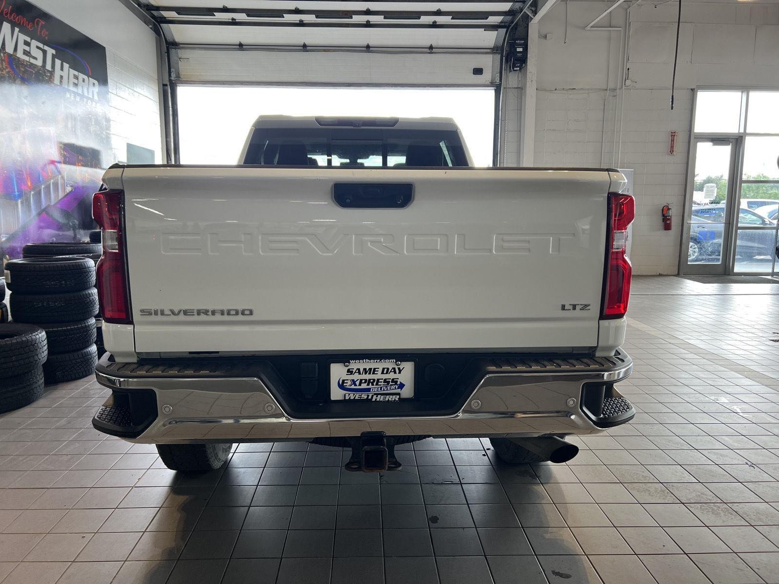Used 2022 Summit White Chevrolet LTZ image 8