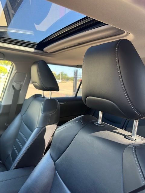 Used 2020 Black Toyota XLE Premium image 9
