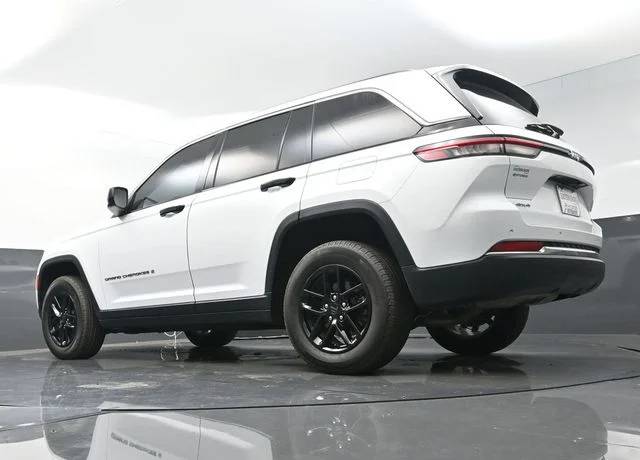 Used 2024 White Jeep Laredo X image 36