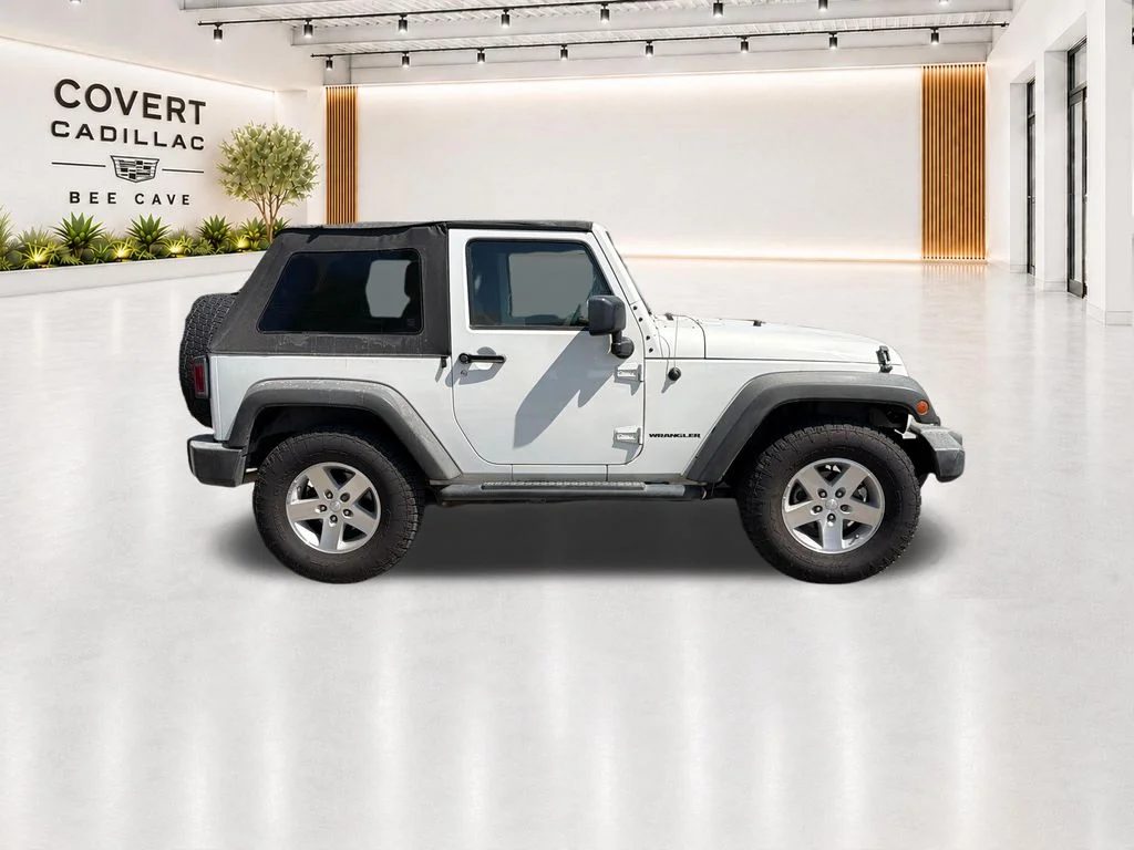 Used 2009 White Jeep X image 13