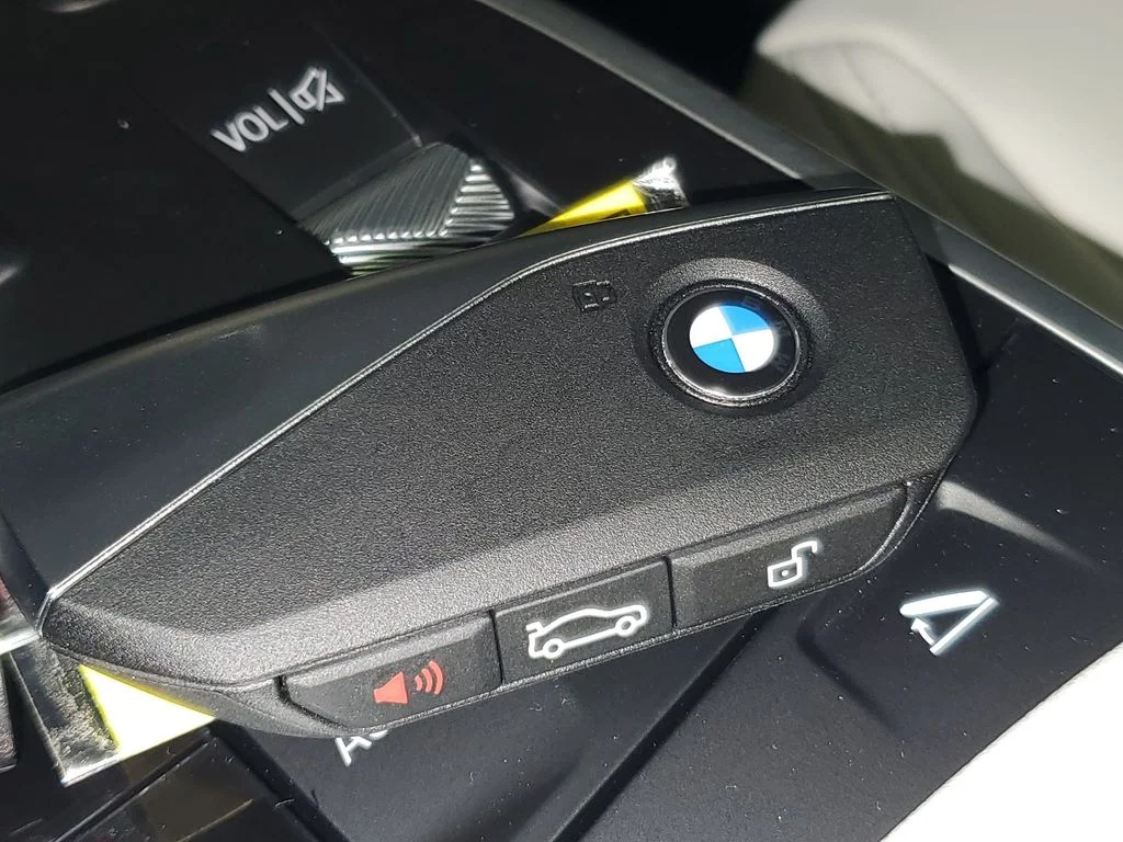 New 2026 Cape York Green Metallic BMW xDrive28i image 25