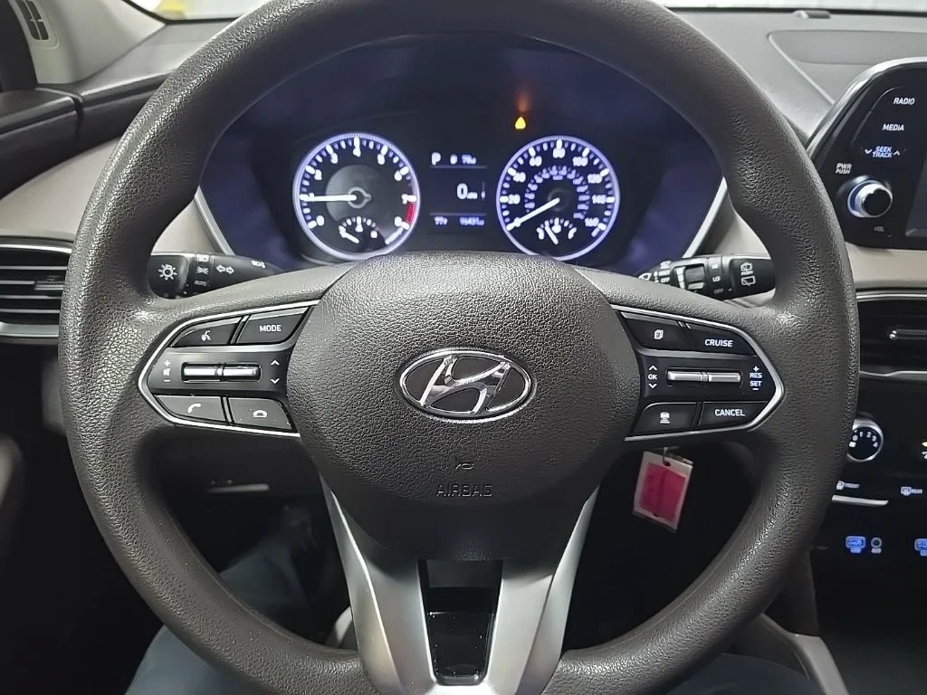Used 2019 Silver Hyundai SE image 18