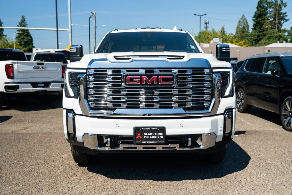 Used 2025 White GMC Denali image 2