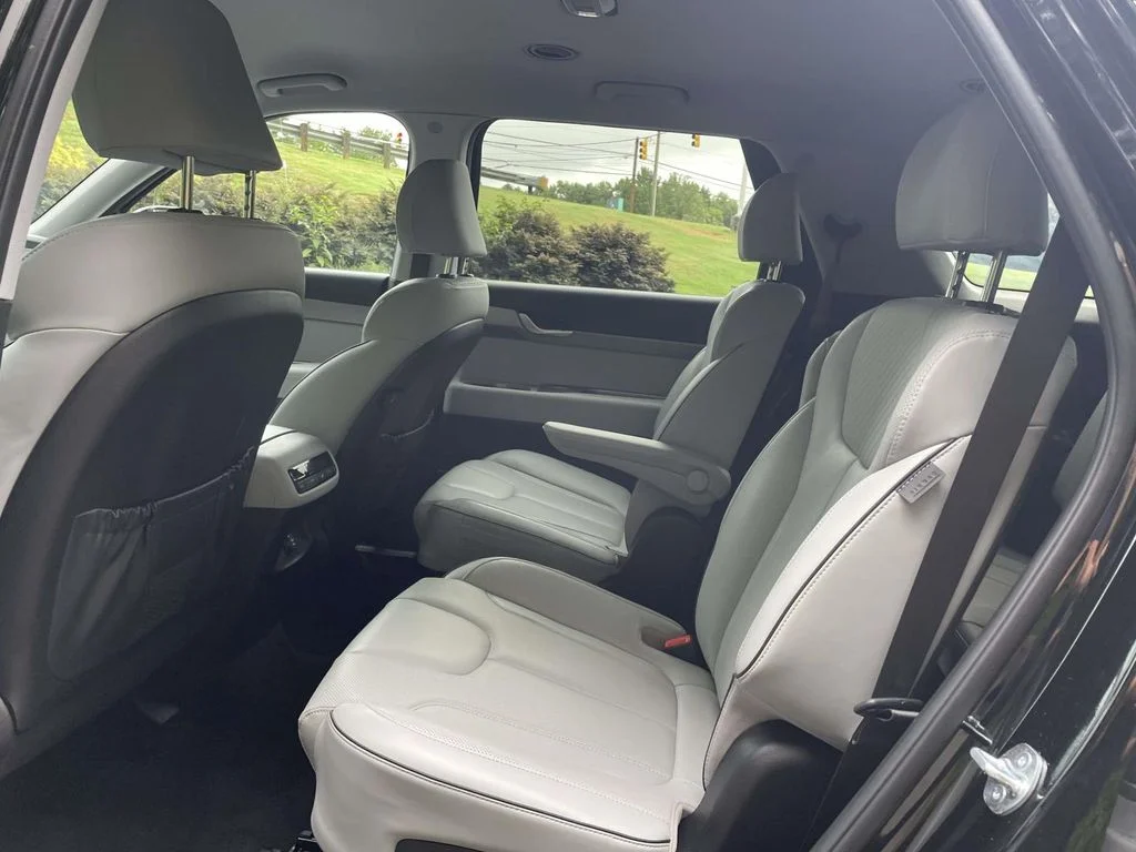 Used 2025 Black Hyundai SEL image 11