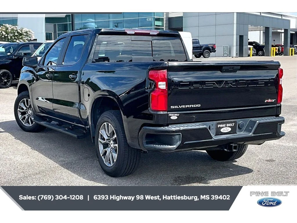 Used 2021 BLACK Chevrolet RST image 2