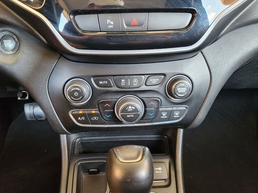 Used 2019 Diamond Black Crystal Pearlcoat Jeep Limited image 19