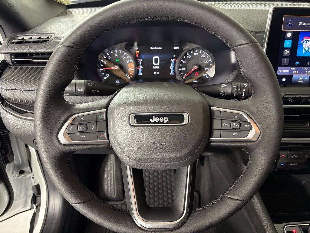 New 2026 Bright White Clear-Coat Exterior Paint Jeep Latitude image 21