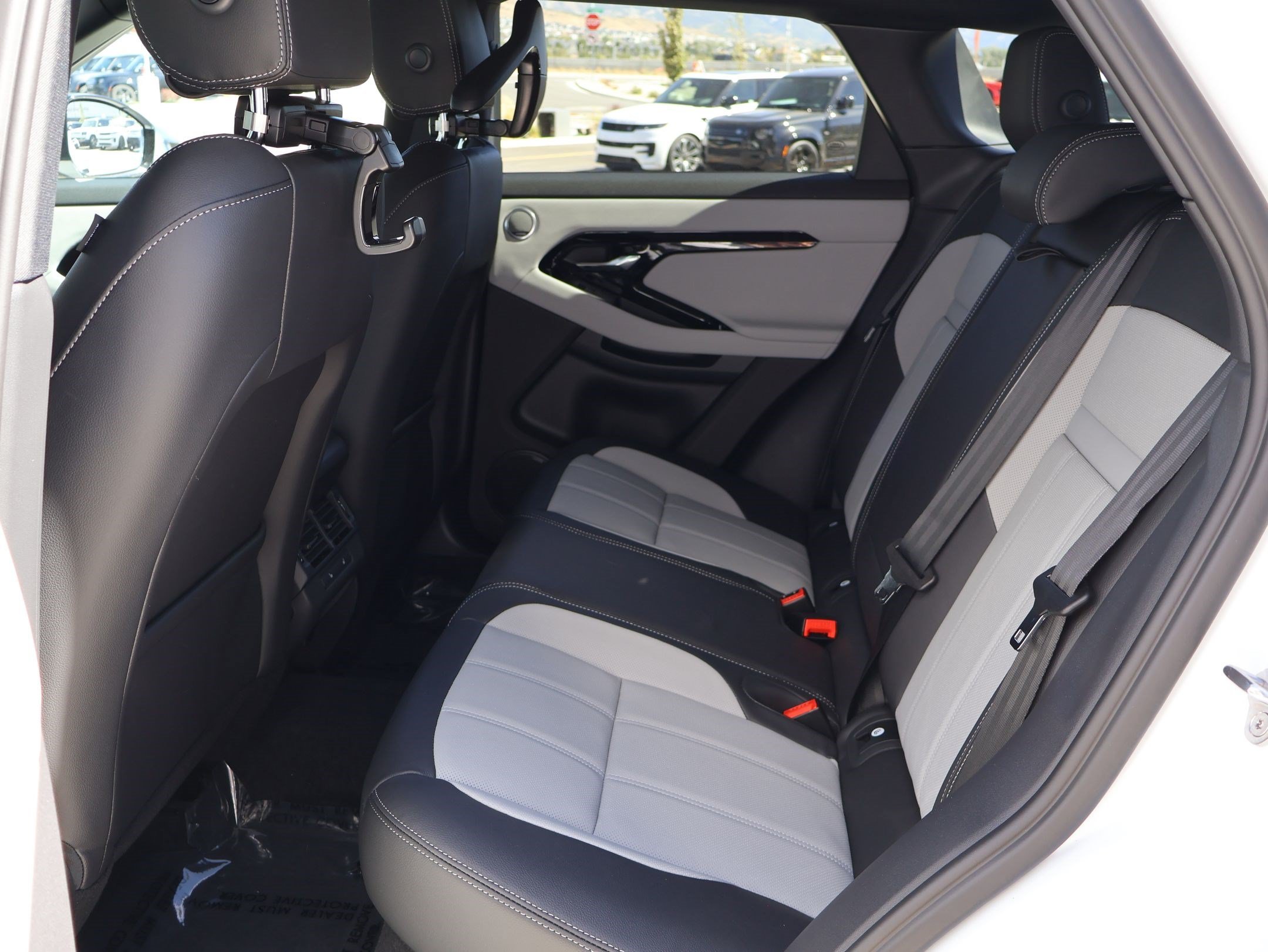 New 2026 Fuji White LAND ROVER Hoxton Edition image 19