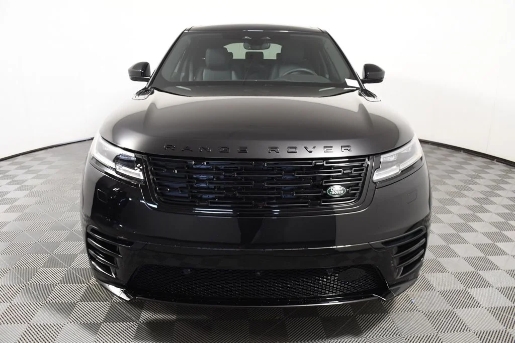 New 2026 Santorini Blk Land Rover Dynamic SE image 10