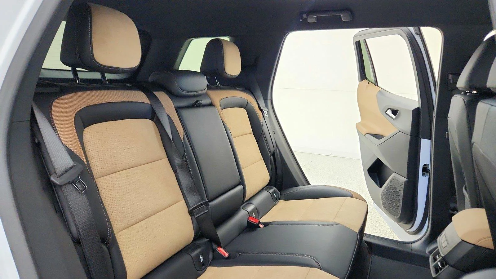 2027 Chevrolet Equinox ACTIV - Photo 33