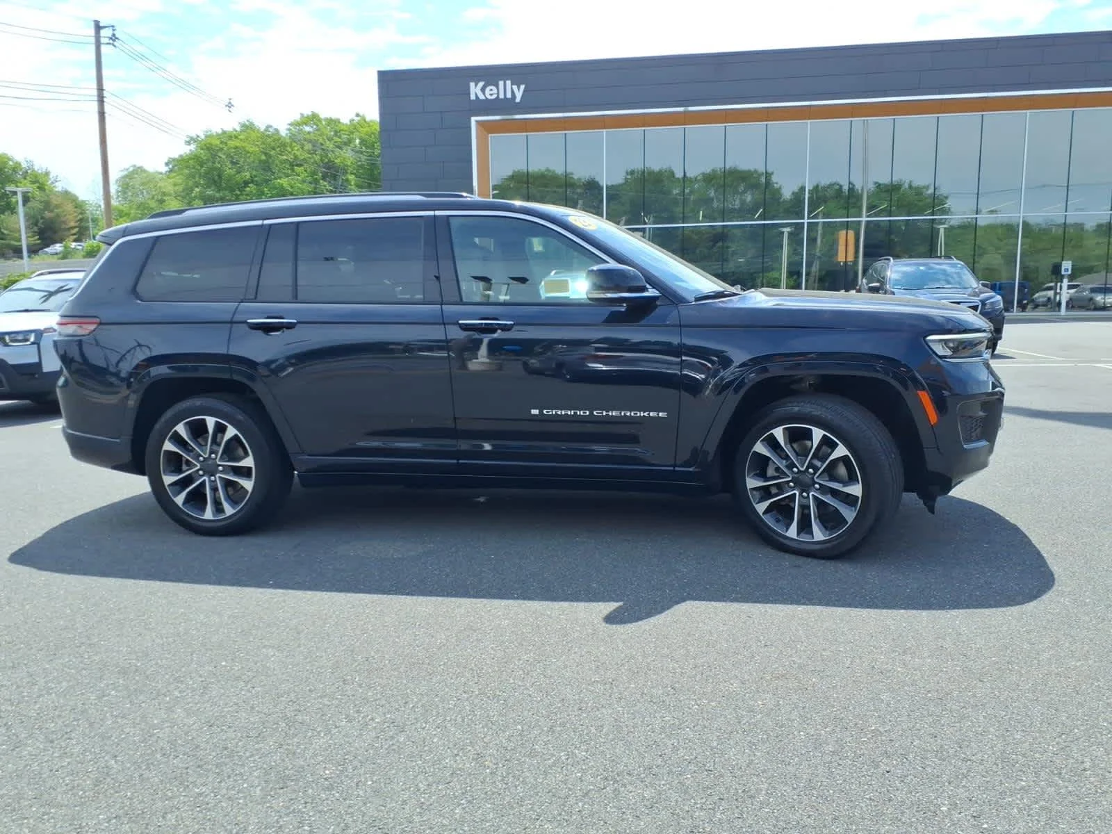 Certified Used 2023 Midnight Sky Jeep Overland image 6