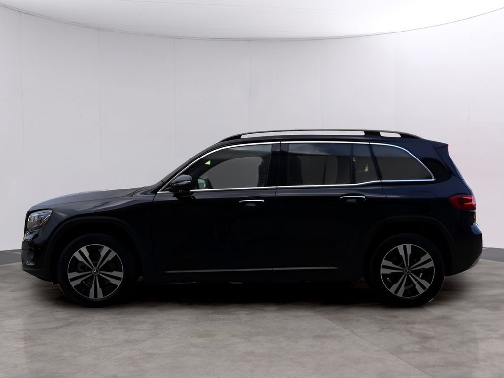 Used 2025 Night Black Mercedes-Benz GLB 250 image 4