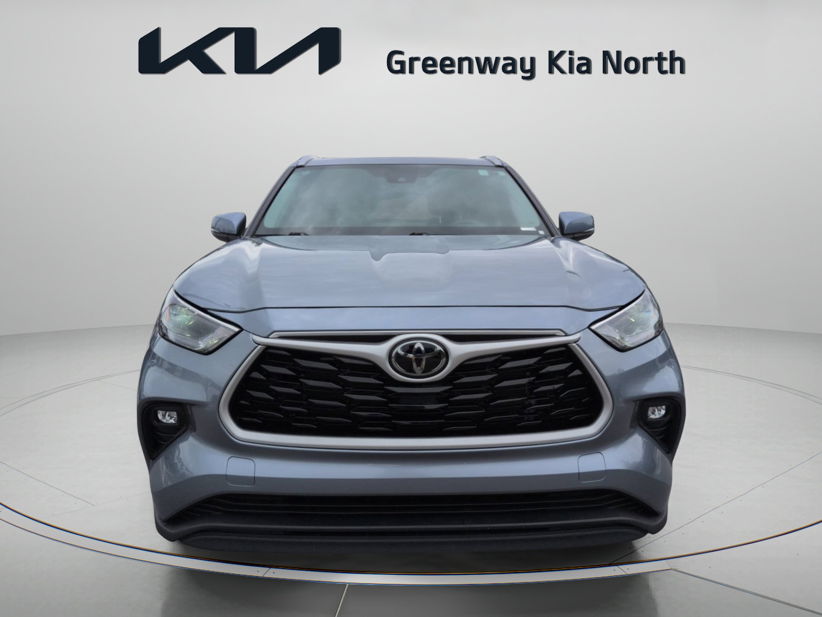 Used 2023 Moon Dust Toyota XLE image 3