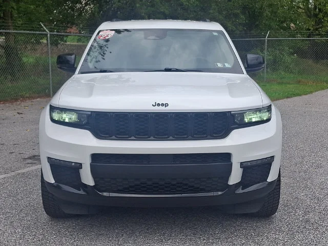 Used 2023 White Jeep Limited image 7