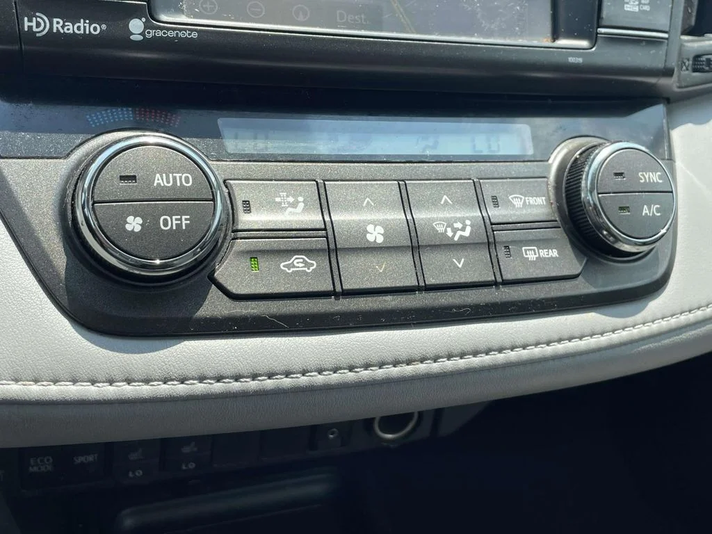 Used 2015 Classic Silver Metallic Toyota Limited image 18