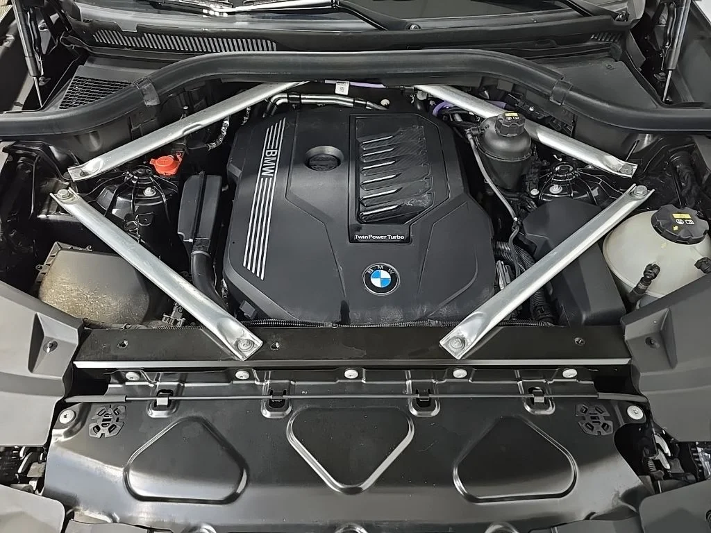 Used 2021 Gray BMW xDrive40i image 15