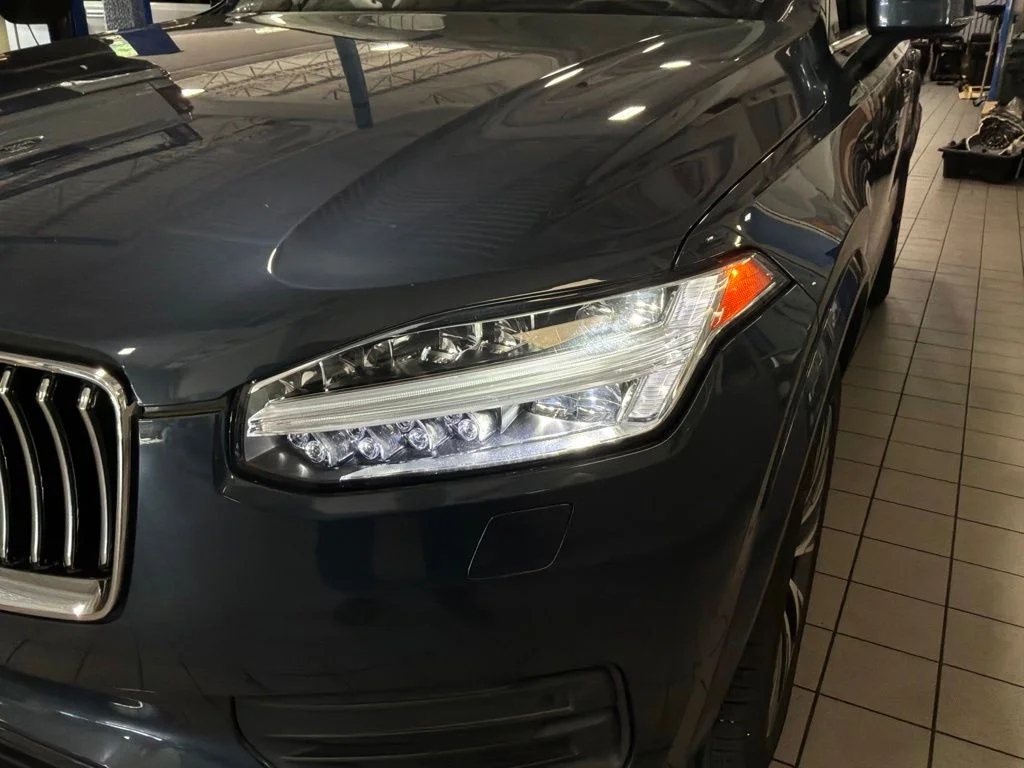 Used 2020 Blue Volvo T6 Momentum image 23