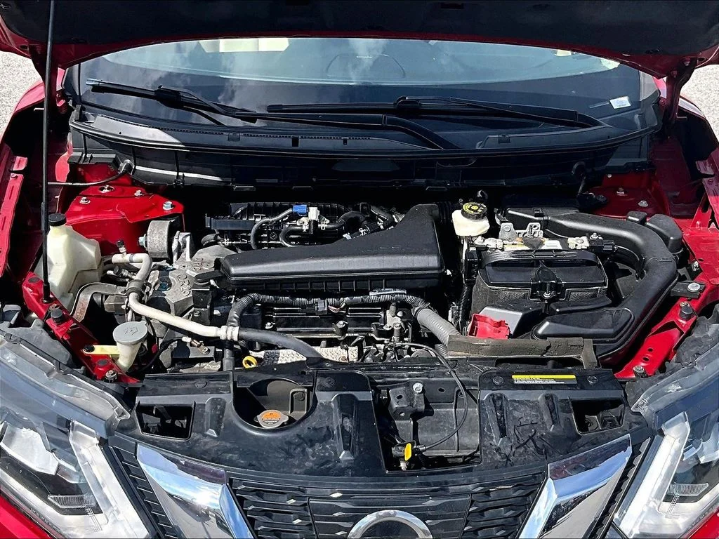 Used 2017 Red Nissan SL image 9