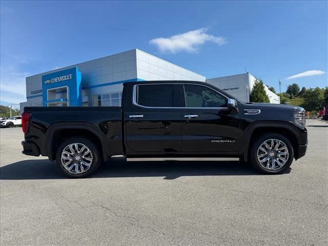 Used 2025 Onyx Black GMC Denali image 7