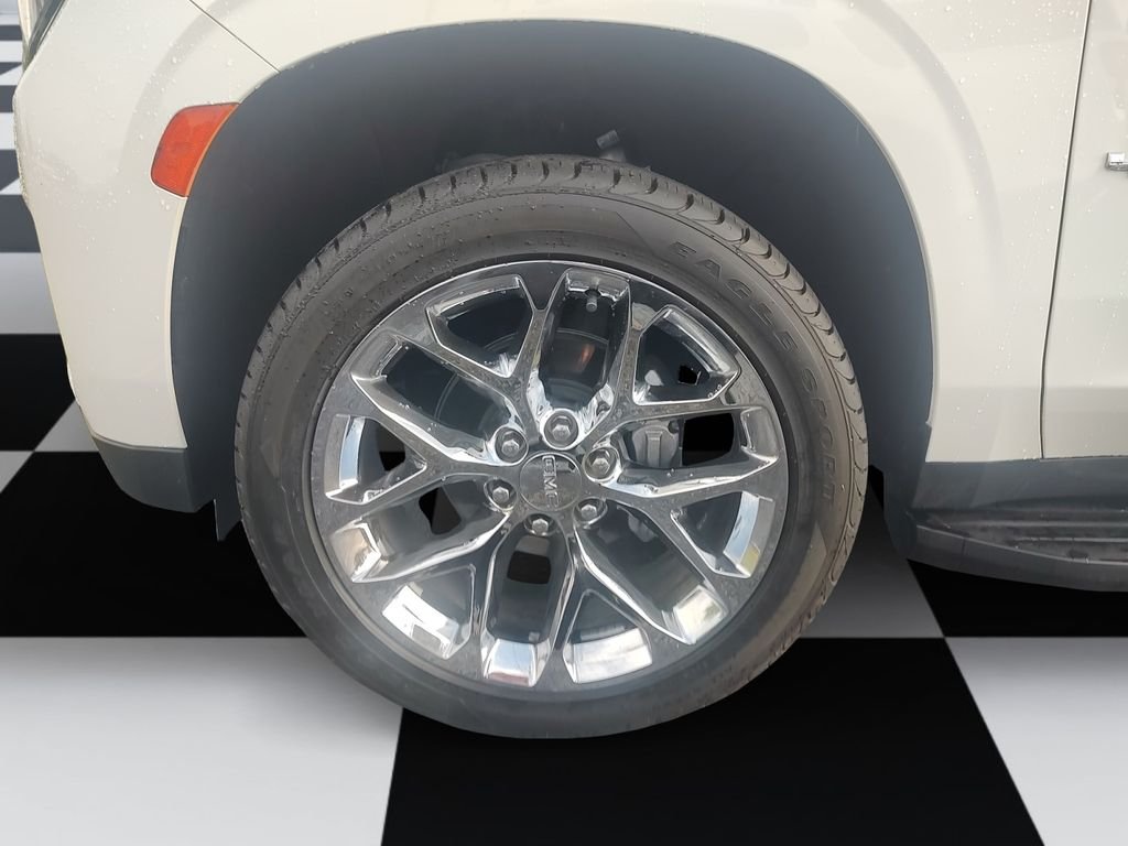 Used 2024 White GMC SLE image 14