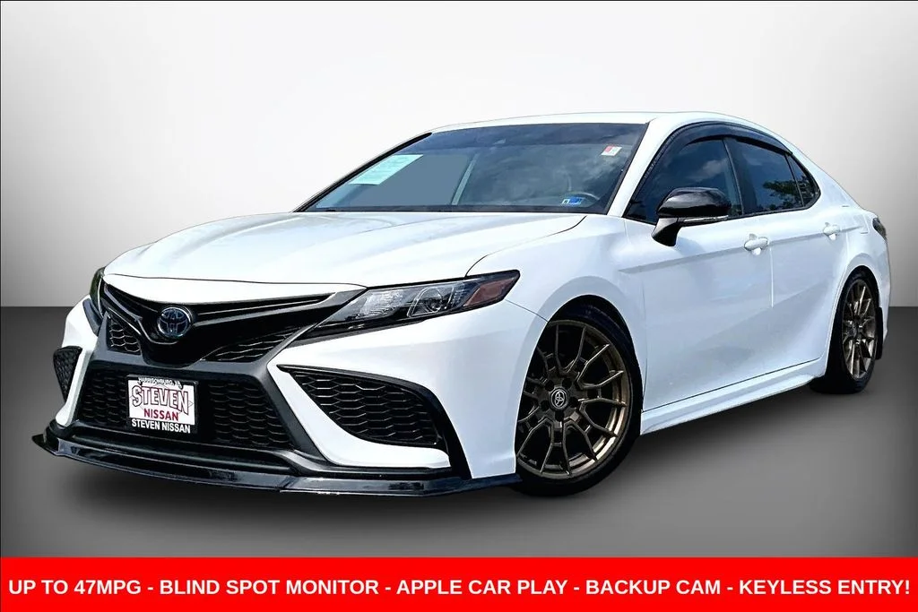 Used 2023 White Toyota SE image 3