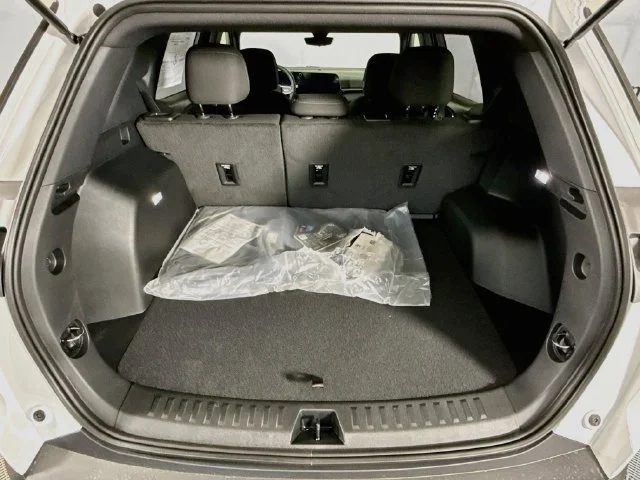 New 2027 Summit White Chevrolet LT image 26