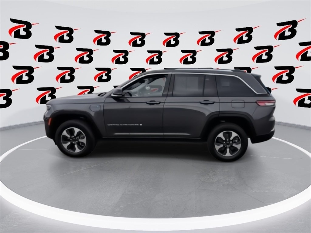 2023 Jeep Cherokee Base photo 4