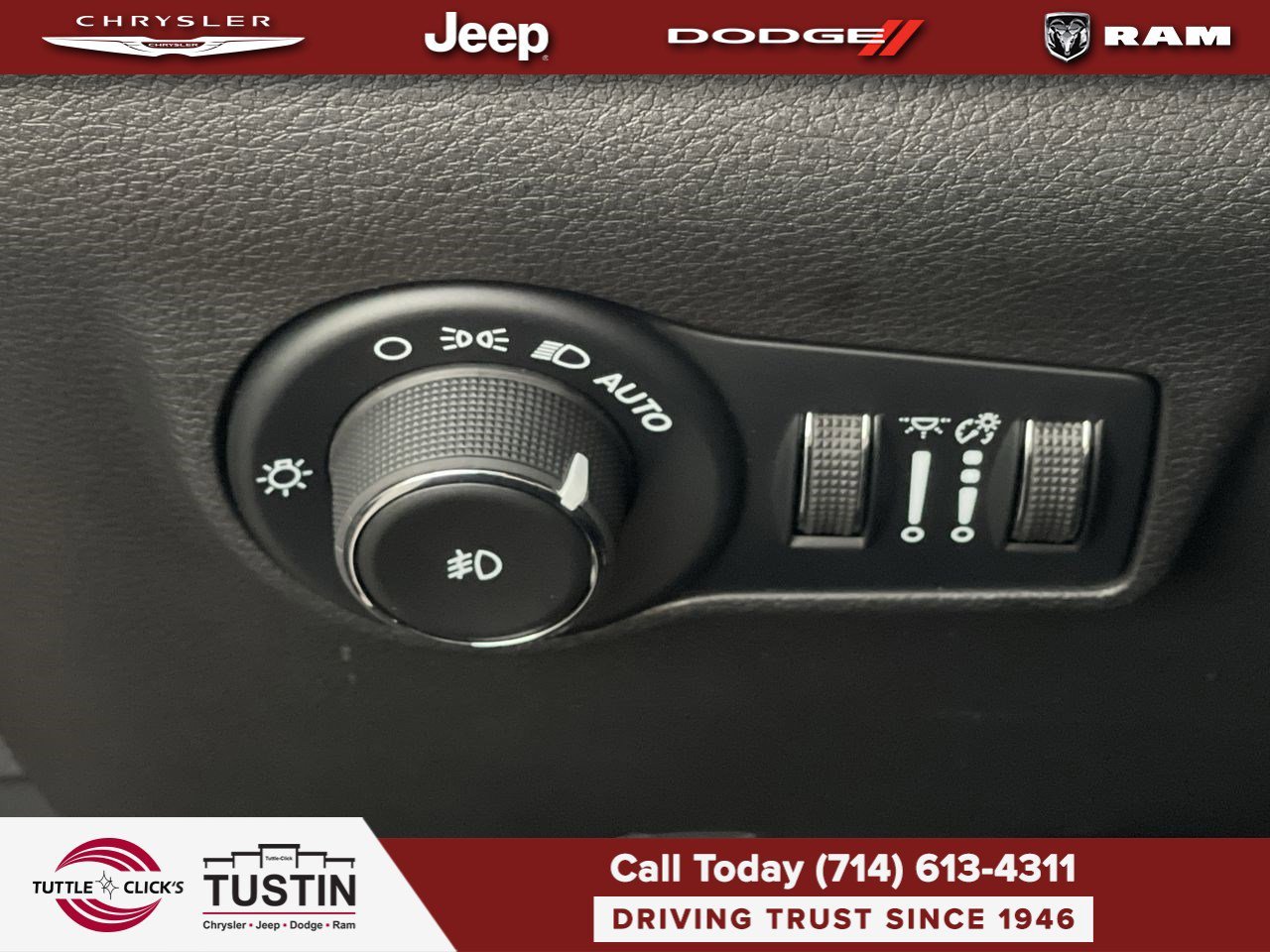 New 2026 Diamond Black Crystal Pearl-Coat Exterior Paint Jeep Latitude image 23