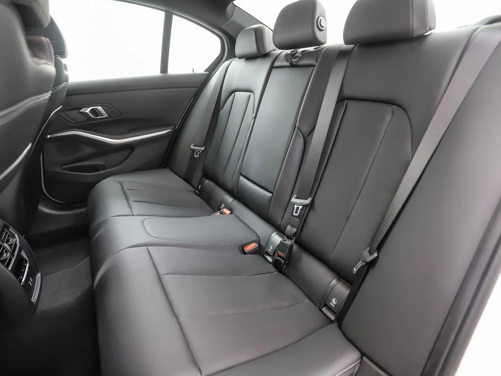 2025 BMW 3 Series 330i - Photo 23